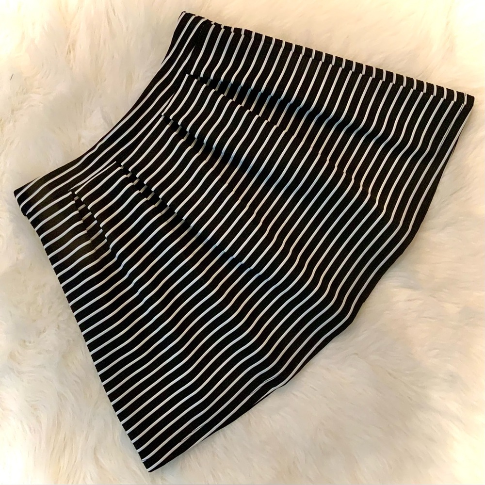 Black and White Striped Pleated Mini Skirt - Picture 4 of 6